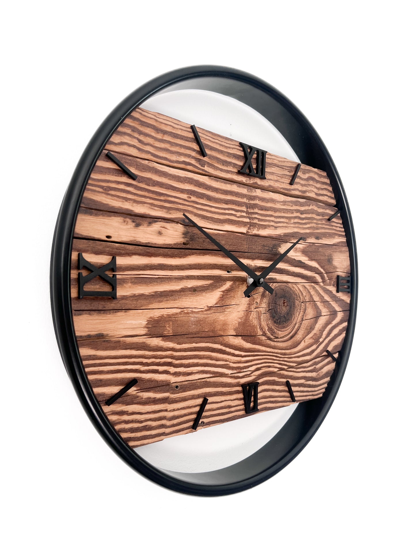 Wanduhr 40 cm aus Fichte mit Edelstahlring – Rustikale Holzuhr handgefertigt NO 563