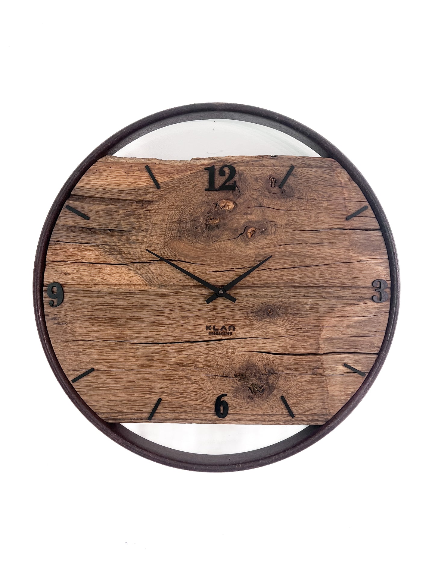 Wanduhr aus Altholz Eiche mit Metallring – 50 cm | Handgefertigt im Schwarzwald No 554