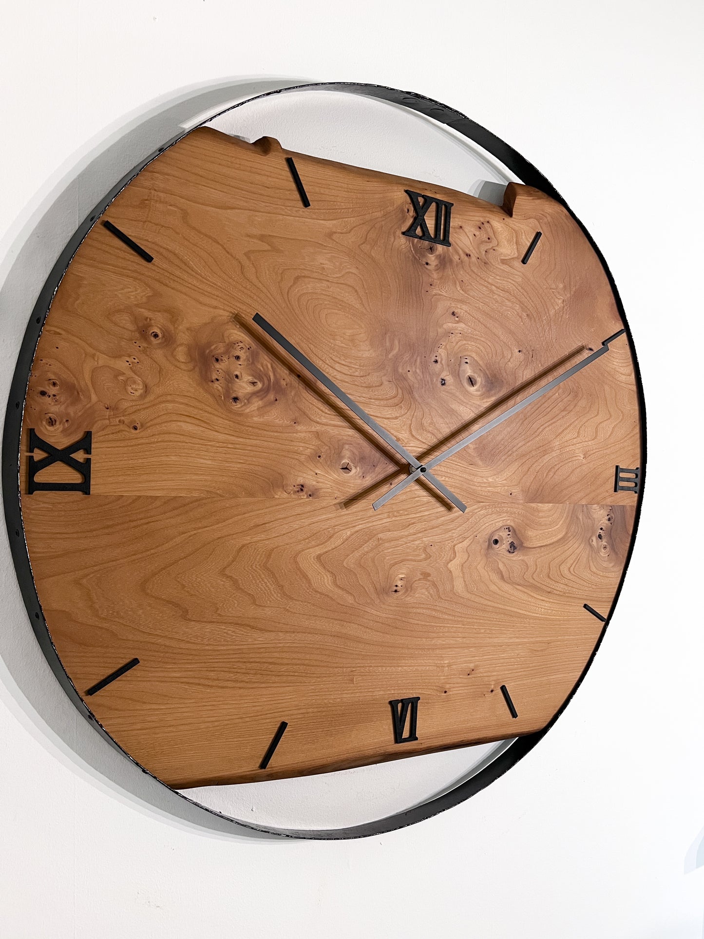 Wanduhr aus Ulmenholz No  XXL 84cm No 546