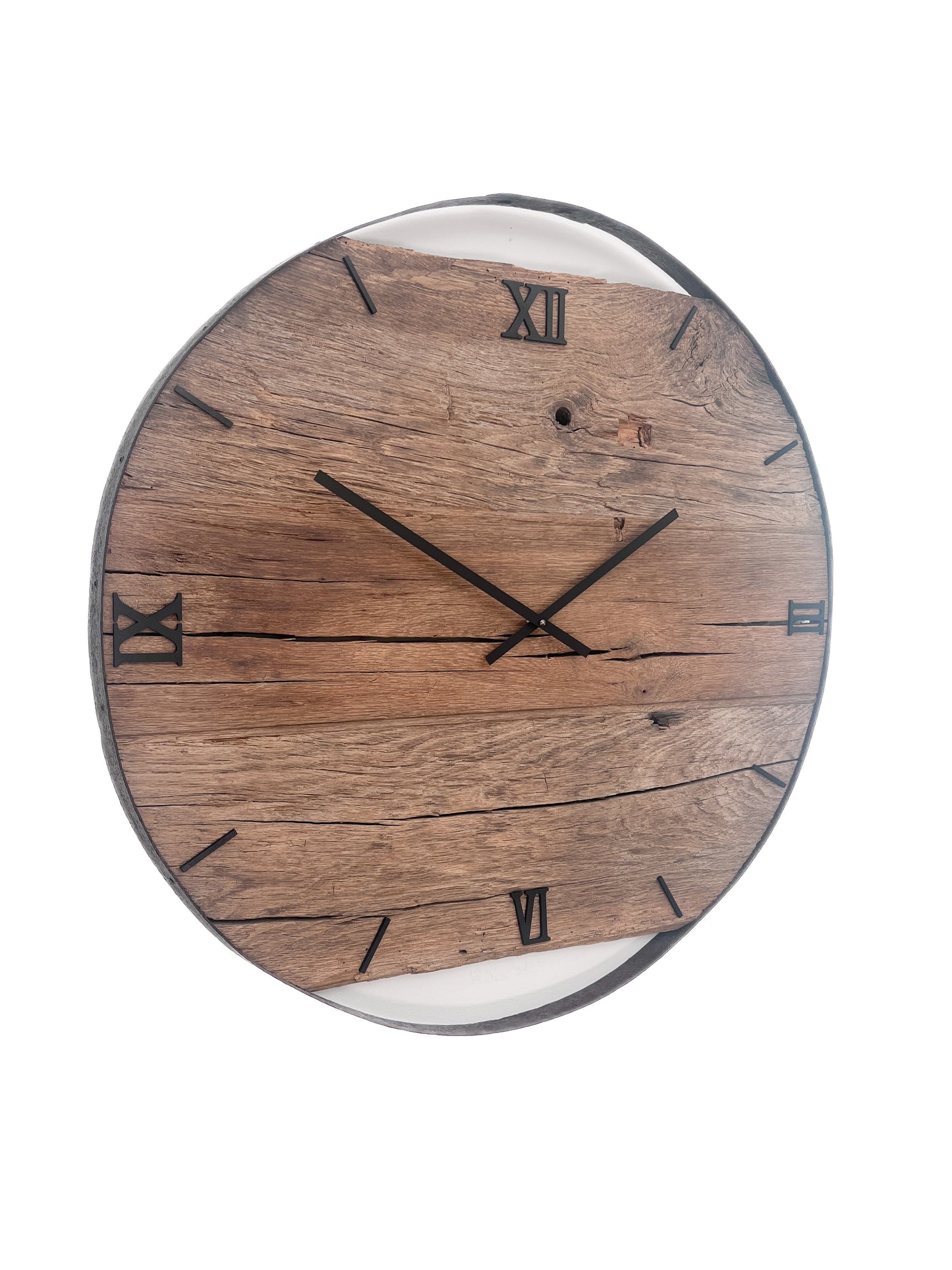 wanduhr-eiche-altholz-78cm-edelstahlring-seitenansicht.png