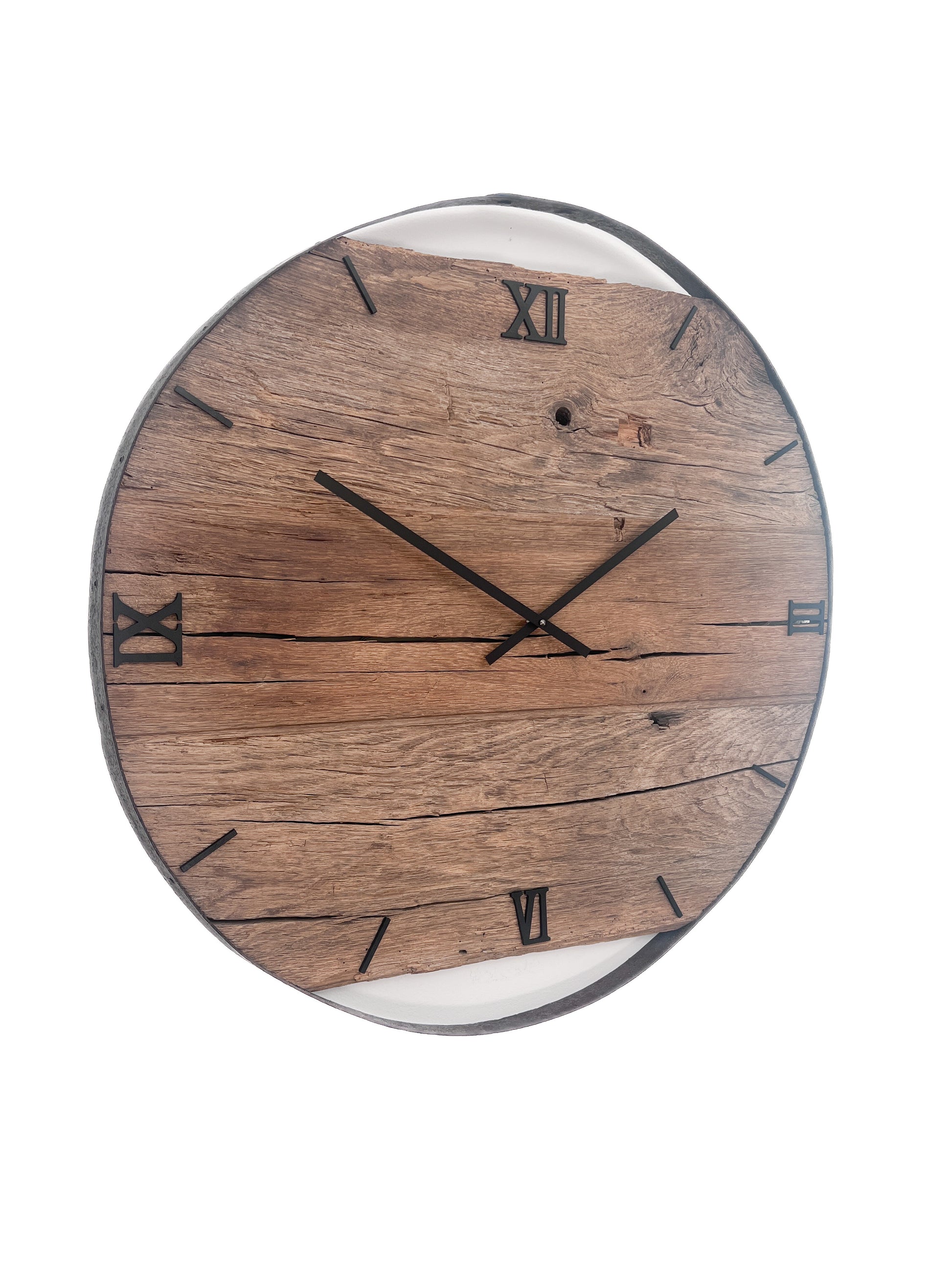 wanduhr-eiche-altholz-78cm-edelstahlring-seitenansicht.png