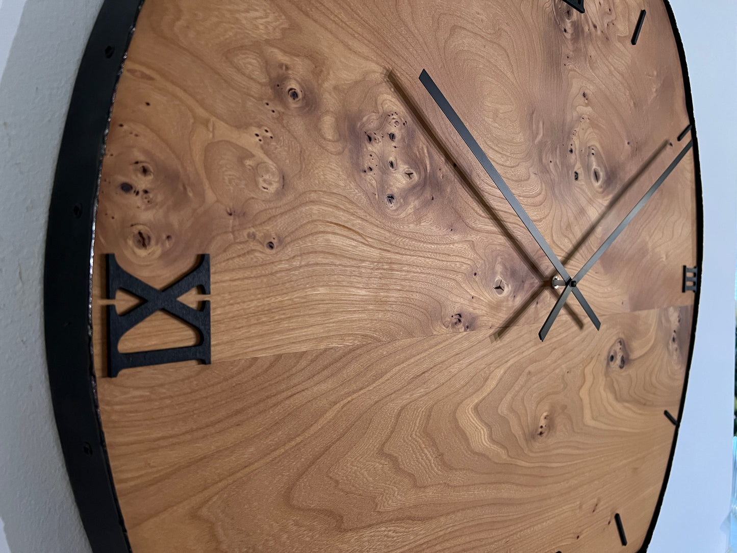 Wanduhr aus Ulmenholz No  XXL 84cm No 546