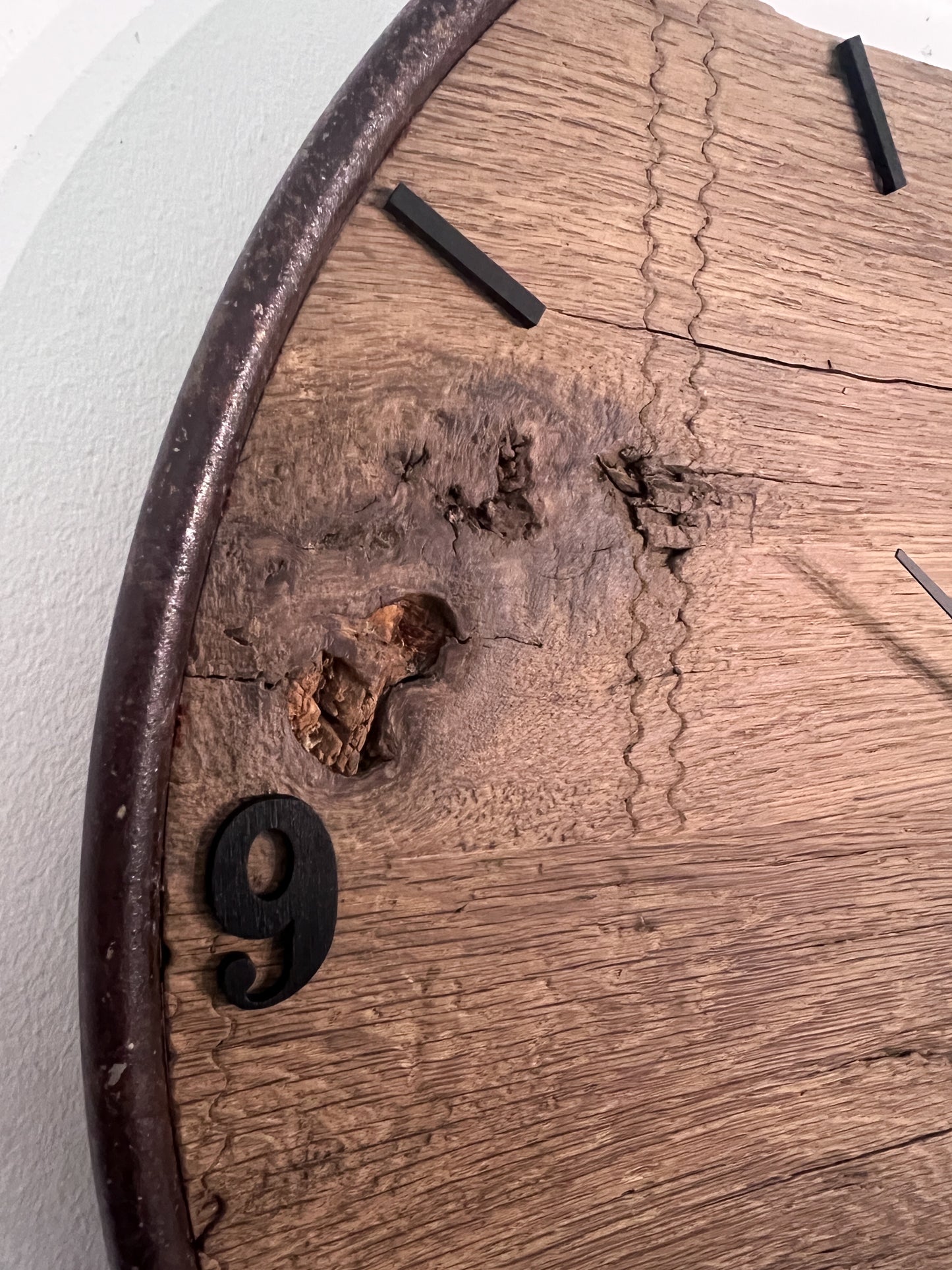 Wanduhr aus Altholz No 551    50cm