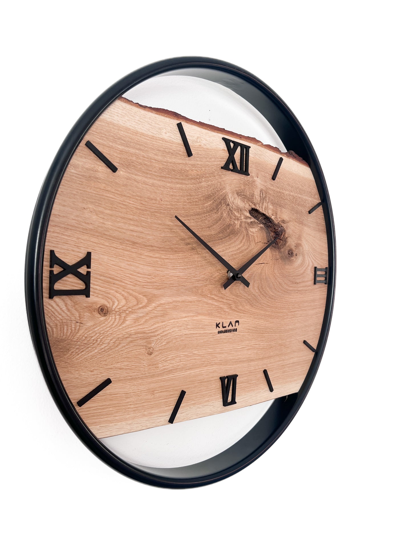 Wanduhr 45 cm aus Eiche – Moderne Holz Wanduhr mit Edelstahlring | Klan-Holzdesign NO 558