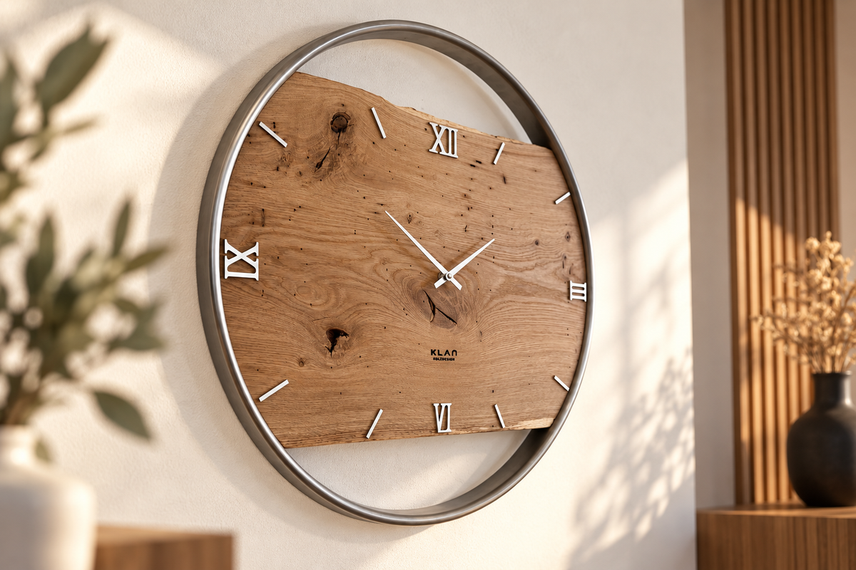 Handgefertigte Wanduhr aus massiver Eiche mit Edelstahlring, 58 cm
