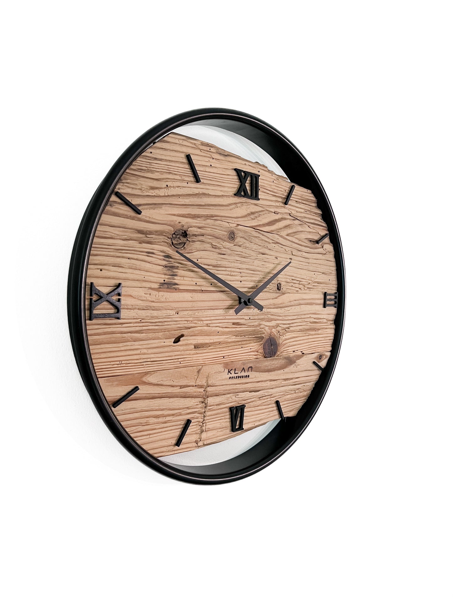 Wanduhr aus Altholz NO 543 40cm
