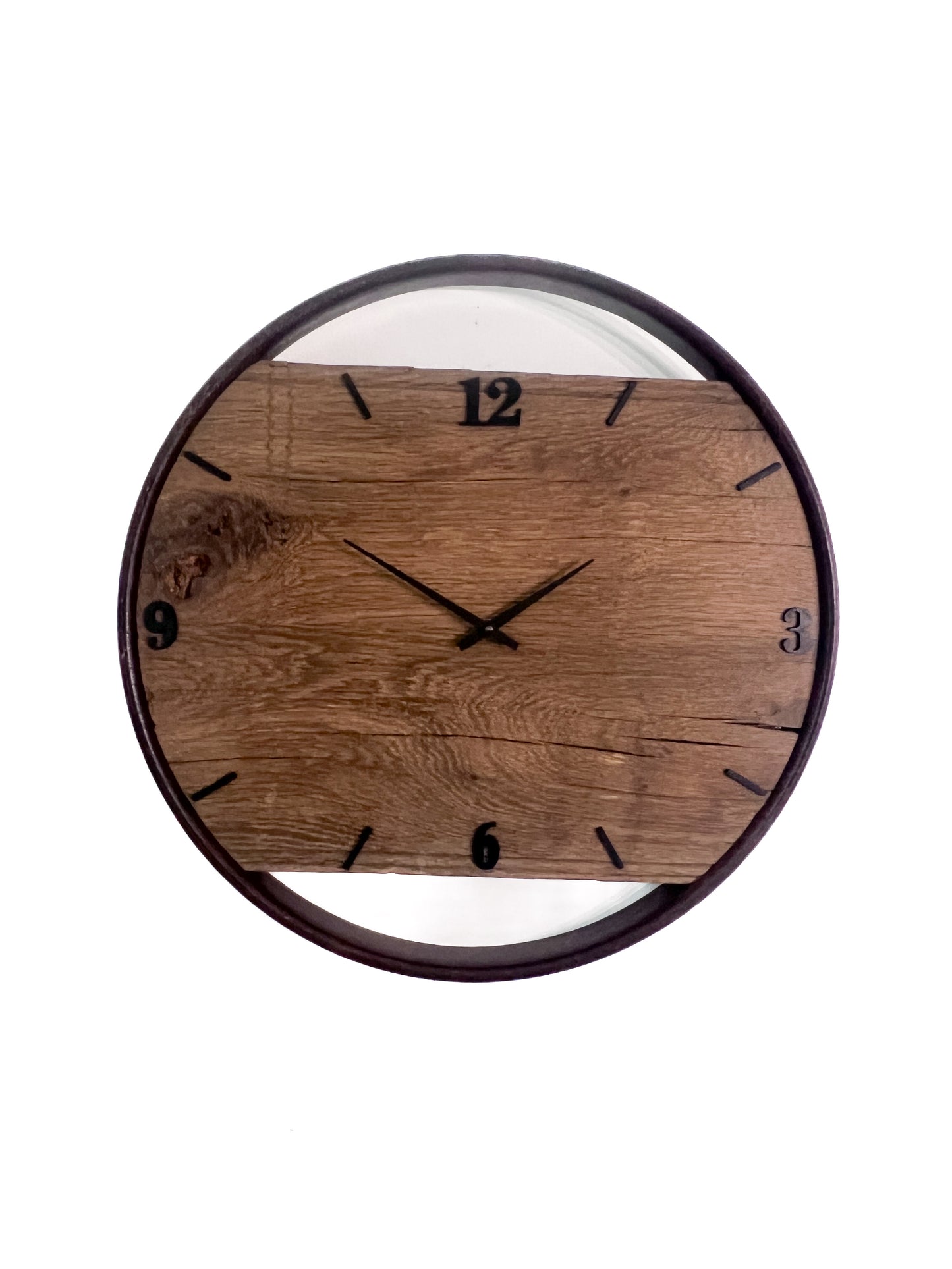 Wanduhr aus Altholz No 551    50cm