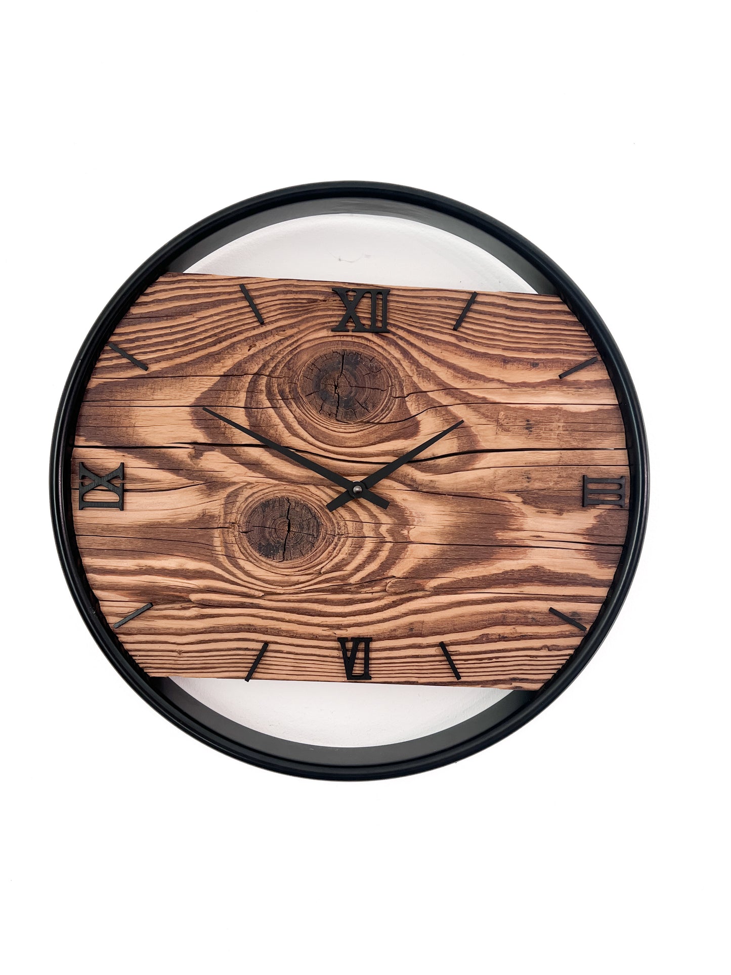 Wanduhr aus Altholz NO 555 40cm