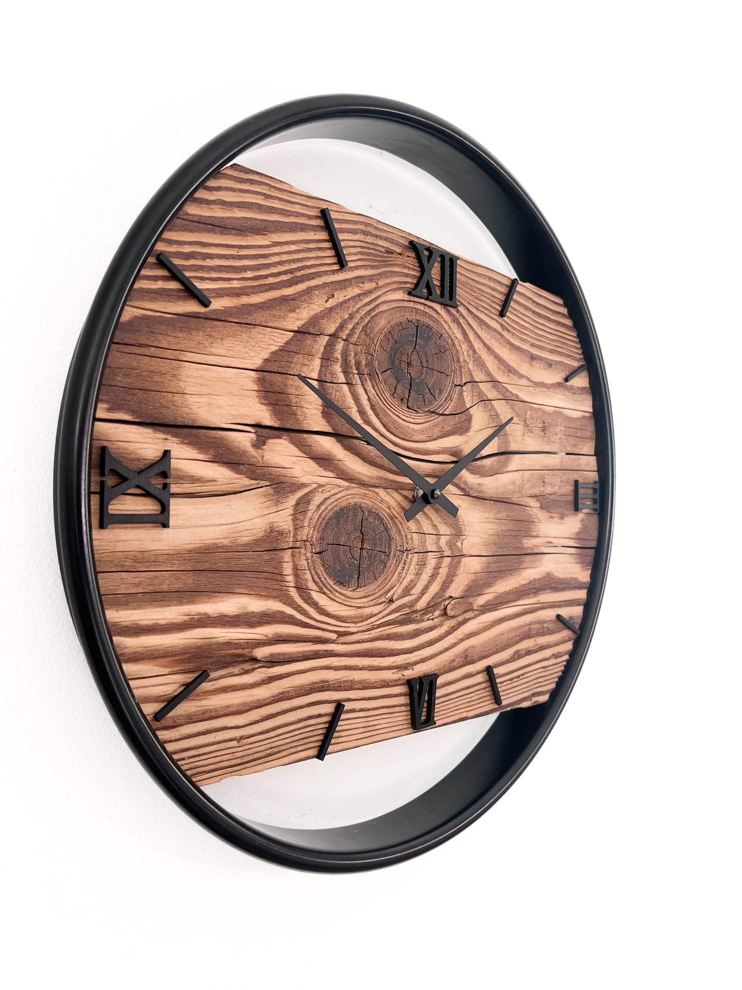 Wanduhr aus Altholz NO 555 40cm