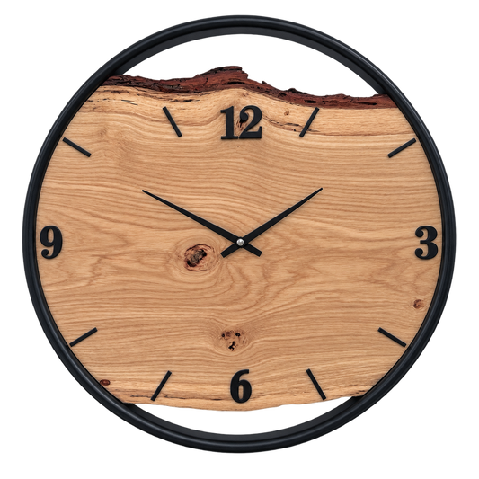 Handgefertigte Wanduhr aus Eiche 45 cm mit Naturkante und schwarzem Edelstahlring