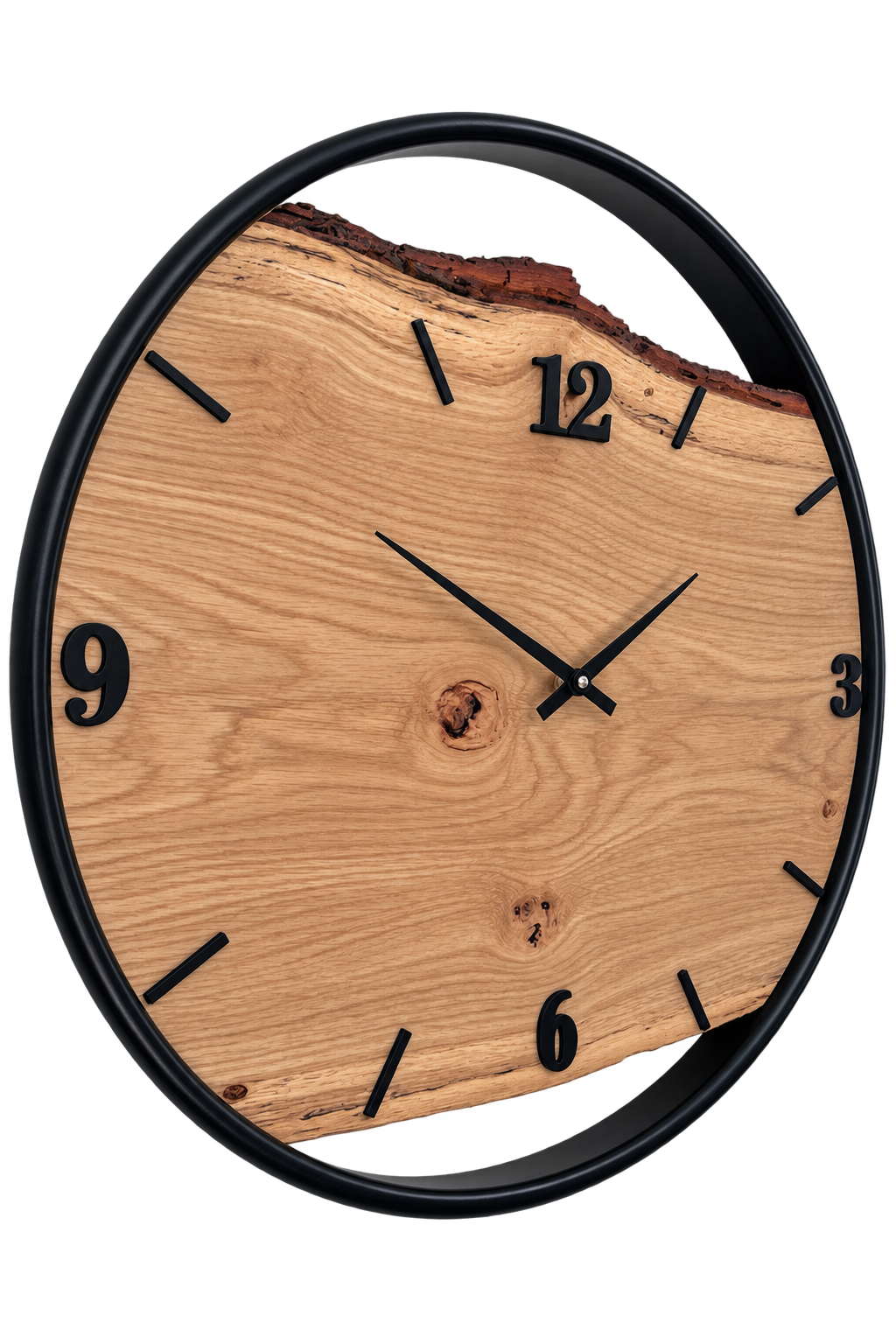 Wanduhr aus massiver Eiche mit natürlicher Baumkante und schwarzem Edelstahlring in Seitenansicht